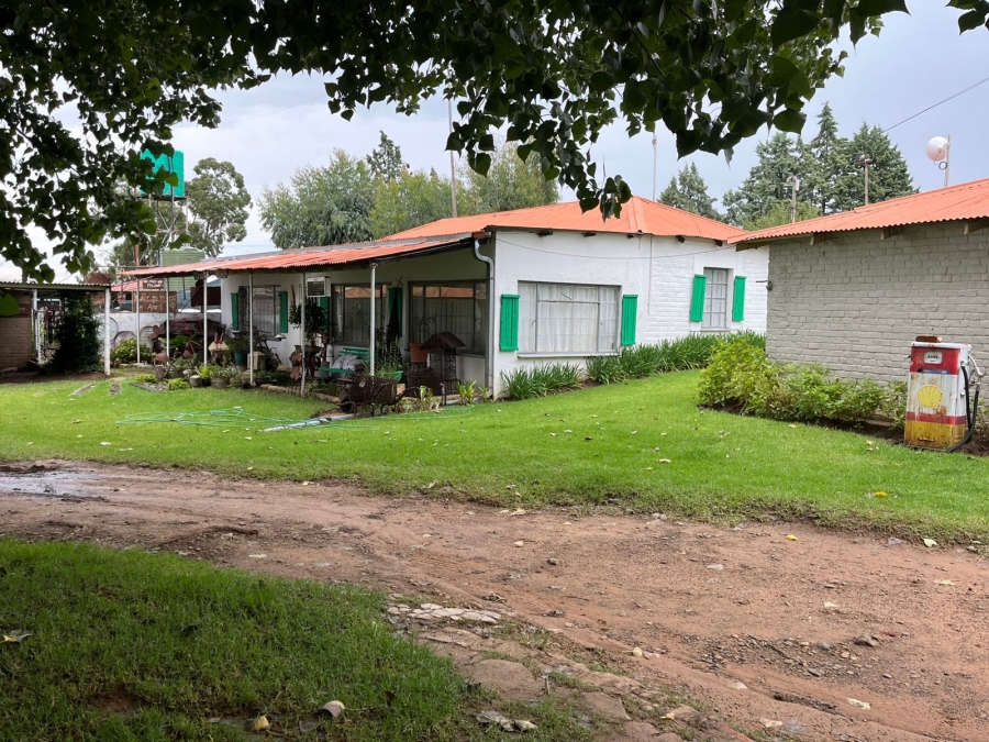 6 Bedroom Property for Sale in Ladybrand Rural Free State